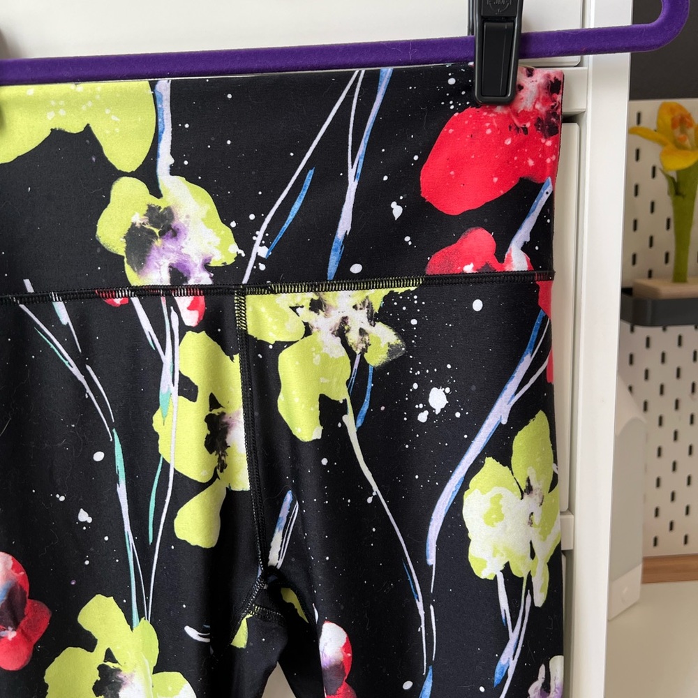 Fabletics Floral Print Leggings 7/8 length size small - Picture 3 of 6